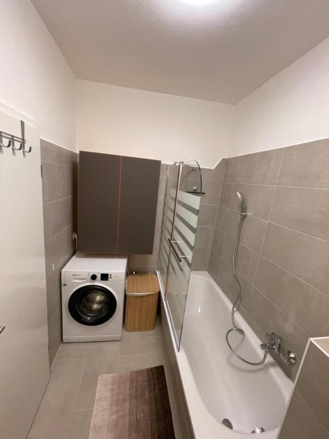 Ruhige Ferienwohnung Rostock Bagian luar foto